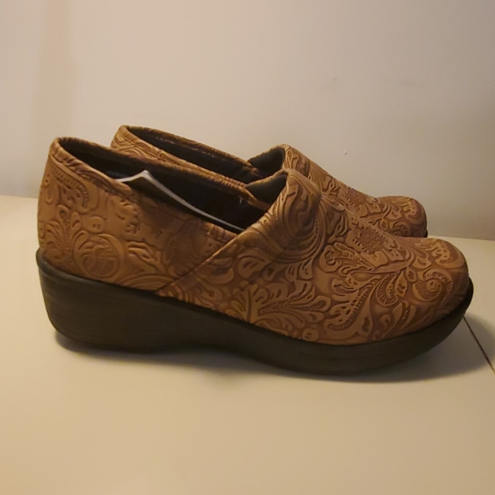 SafeTStep no slip womens size 9
